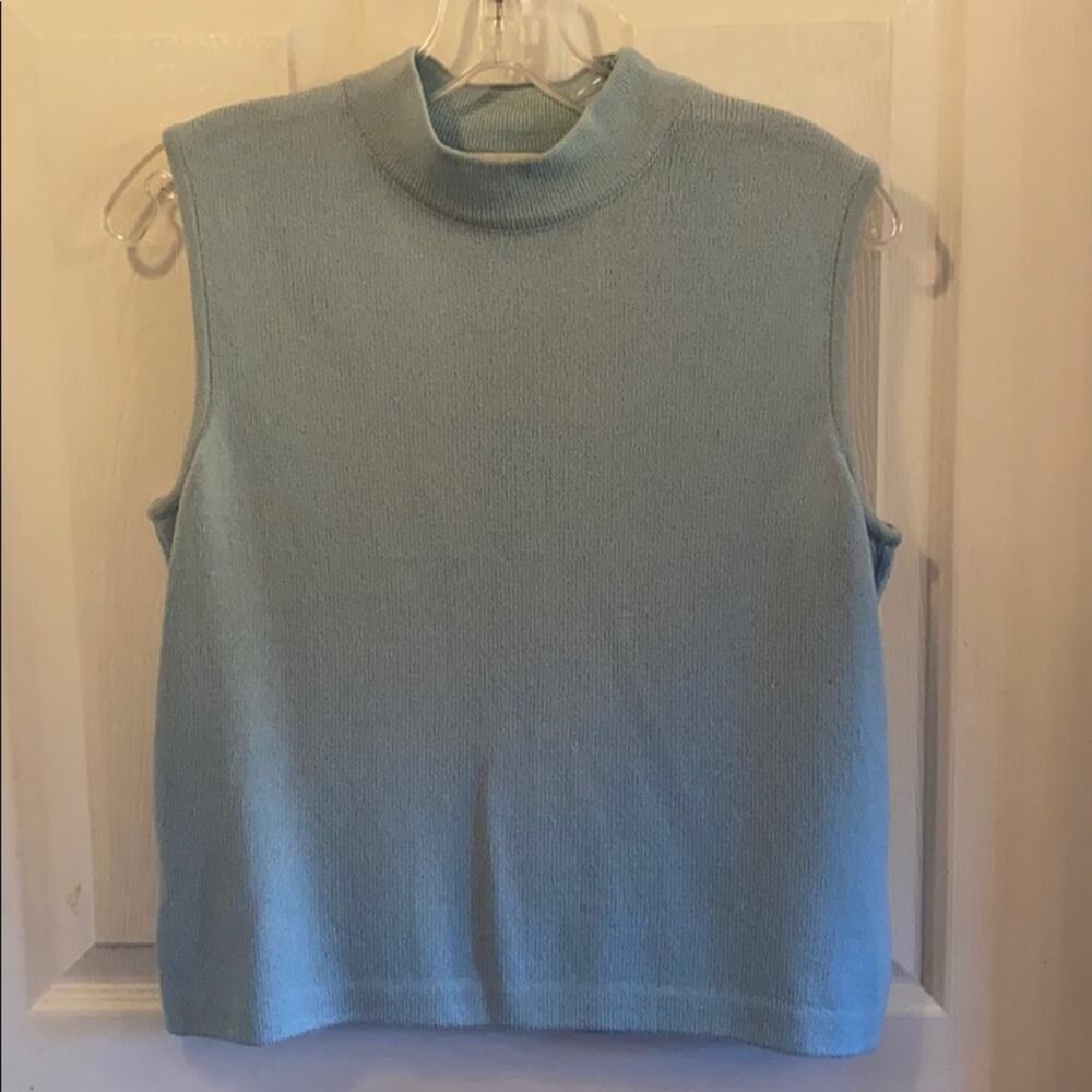 St. John women’s size S blue sleeveless camisole knit top